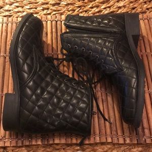 The Flexx Quilted Leather Zip and Tie Boot